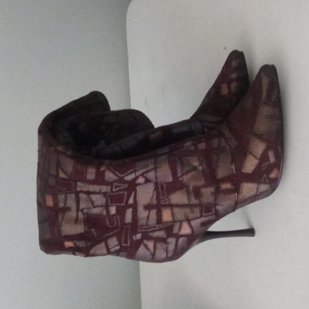 Patterned heels